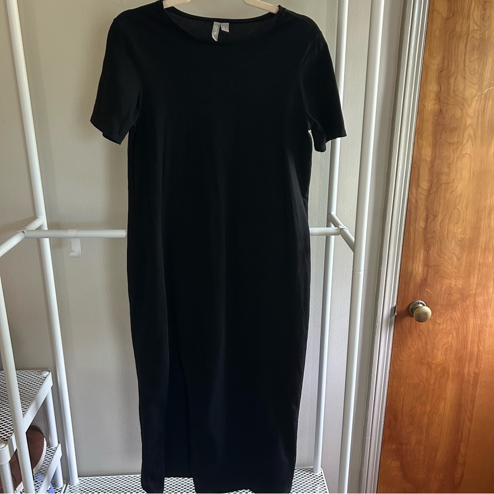 ⭐️ ASOS black t-shirt midi dress with slit